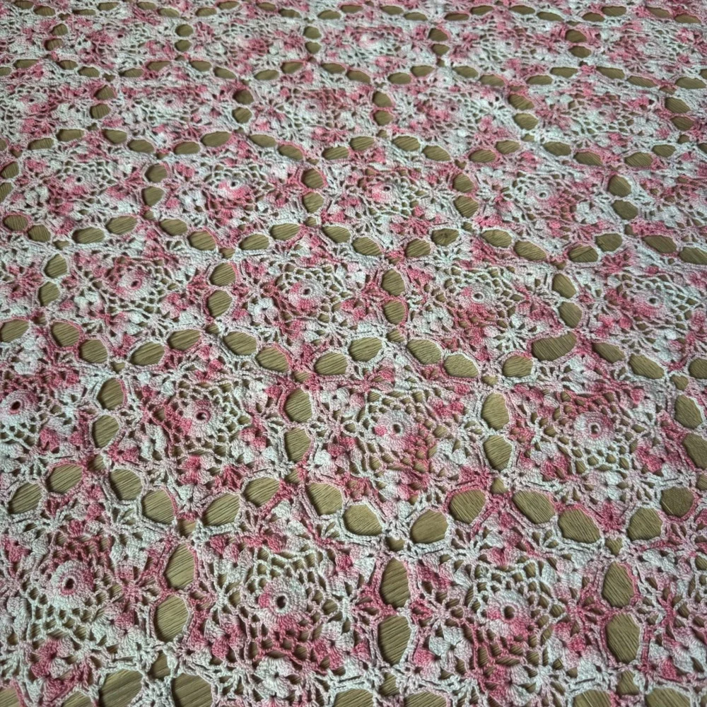 Vintage Crochet Bedspread Coverlet Pink Floral Lace 91